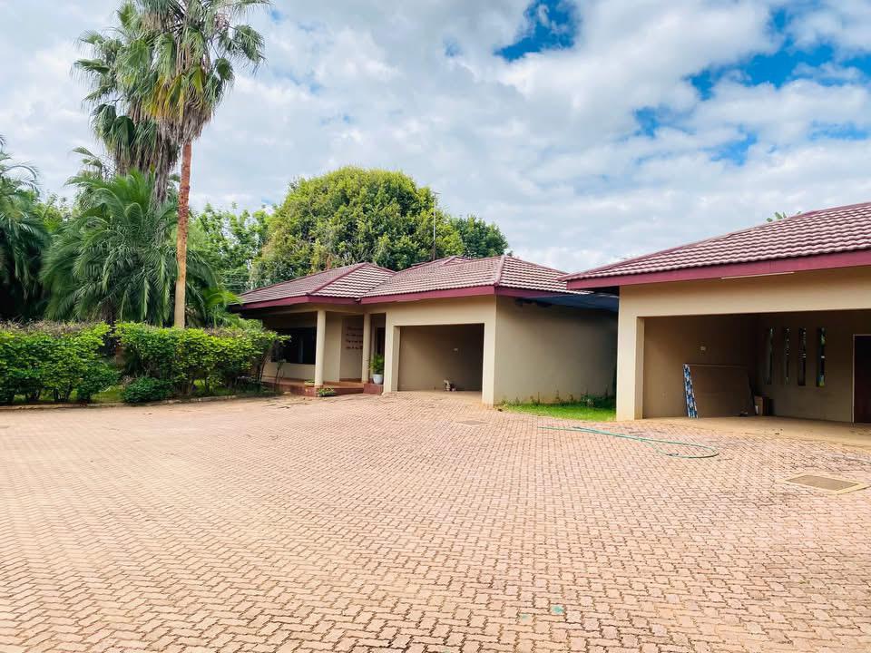 Stylish 3-Bedroom Apartment in Woodlands Main